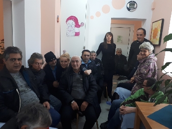 Зарадваха с музикален спектакъл хората в социални заведения в Симитли