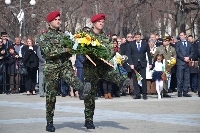 Хиляди жители на Благоевград сведоха глава в памет на героите. Кметът Камбитов: Трети март е българският Великден