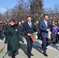 Хиляди жители на Благоевград сведоха глава в памет на героите. Кметът Камбитов: Трети март е българският Великден