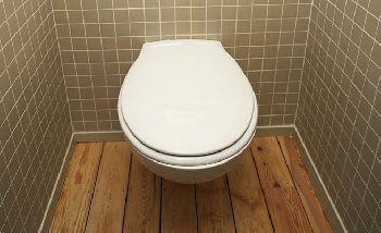 Откраднаха вратите и прозорците от WC на гробището в Сандански