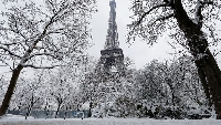 Париж блокиран от 15 см снежна покривка