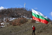 Осветиха 22-метров кръст на историческия връх Кръста край Ракитна