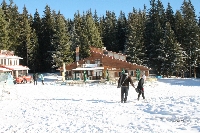 Дипломати правят шоу на ски на Шилигарника