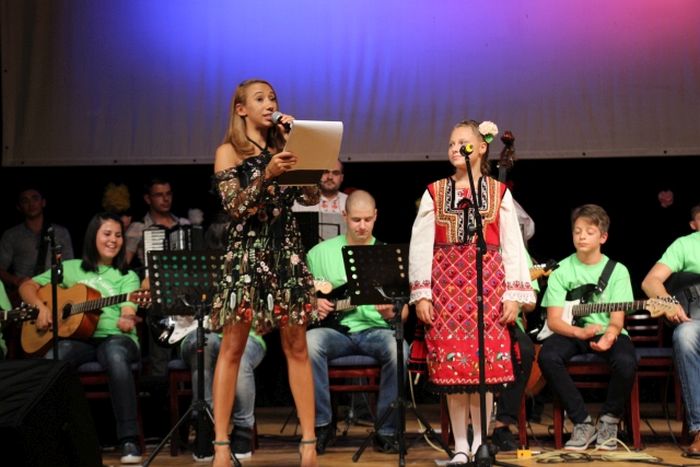 Талантлива певица представя Банско на „Детски Пирин Фолк”
