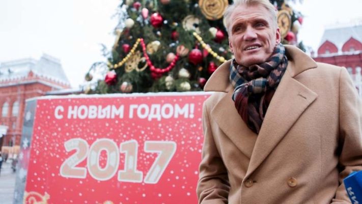 Долф Лундгрен се разхожда и фотографира в Москва