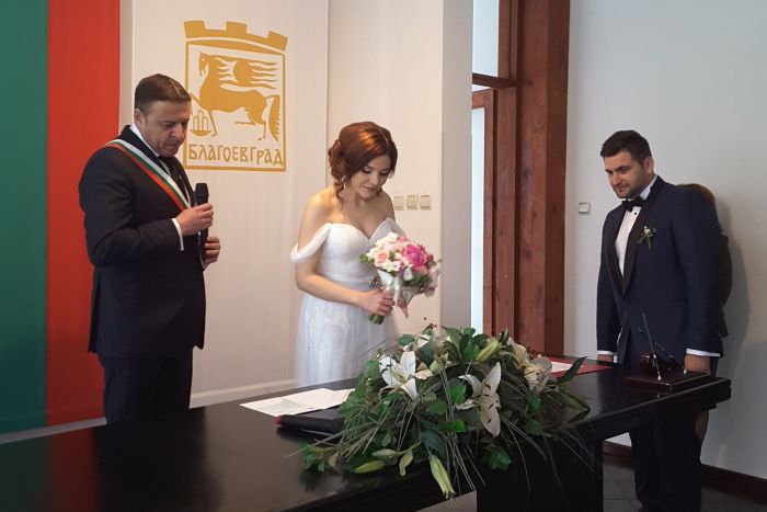 Камбитов бракосъчета евродепутата Андрей Новаков и любимата му